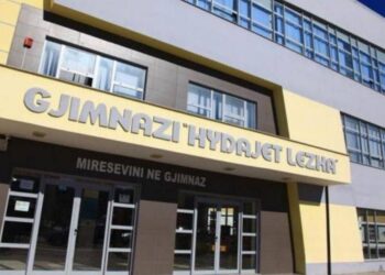 Ekskluzive/ Mësohet debati midis nxënësit dhe mësueses që goditi me karrige