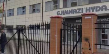 Lezhë/ Goditi mësuesen me karrige, 16-vjeçari lihet në ‘arrest shtëpie’