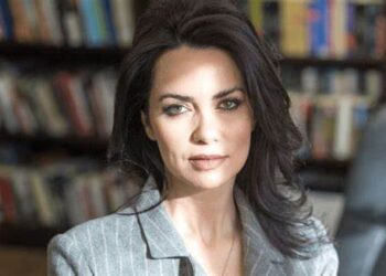 Për këtë arsye të veçantë, Grida Duma e mban njërën dorë gjithmonë në xhep