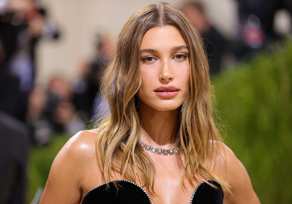 Nga “kombinimi” me Justin tek shtatzënia, Hailey Bieber sqaron shumëçka