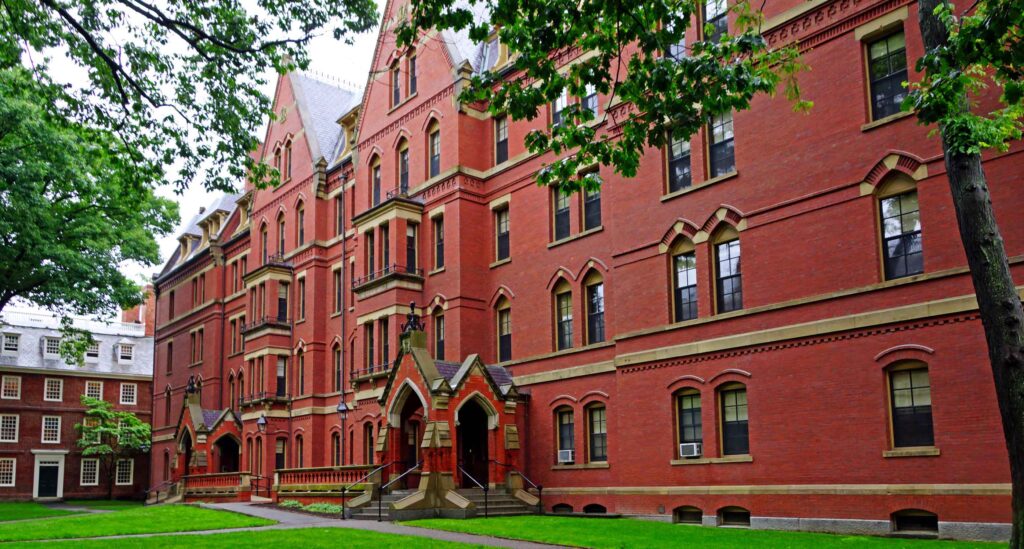 Si u përfshi gjuha shqipe në universitetin e Harvard-it?