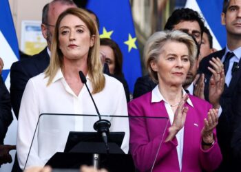 Momenti kur Von der Leyen dhe Metsola fshihen në një strehë në Izrael