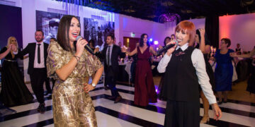 Motrat ‘Libohova’ bëjnë paqe? Festojnë me miqtë dhe familjarët