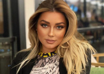 ‘Bye, Bye flokë bjonde’/ Ronela Hajati rikthen ‘look-un’ e vjetër