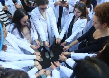 Studentët e Mjekësisë arrijnë dakordësi me rektorin e Universitetit!