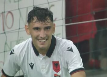 E nis me ‘këmbë të mbarë’/ 1 me 0, Kombëtarja ‘shkund’ portën bullgare