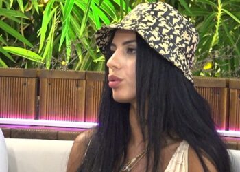 Xhoana hidhet në veprim, i kërkon llogari Uedës