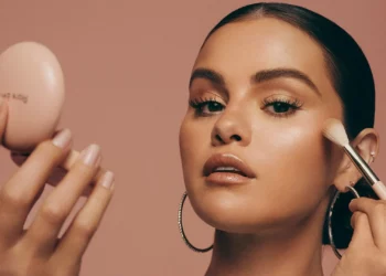 Fansat i kundërvihen Selena Gomez! Ç’bëri këngëtarja që irritoi rrjetin?