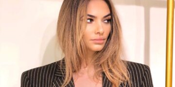 “Mos na çaj tr*pin”/ Moderatorja e njohur nuk ia kursen ndjekëses (FOTO)