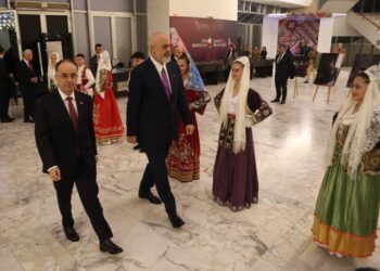 “Samiti i diasporës, si festivali i Këngës Magjike!”