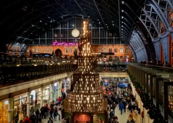 VIDEO/ Pema e veçantë e Krishtlindjeve në Londër!