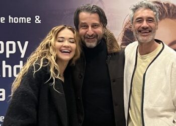 Rita Ora feston sot ditëlindjen, shkon në Kosovë me Taika Waititi-n