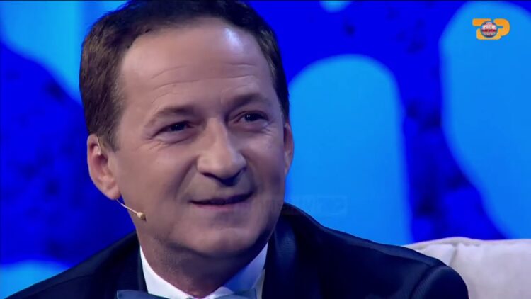 “Thatë që jam plakur”, Arjan Konomi bën ndryshimin drastik në pamje