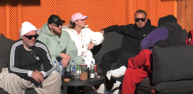 Mëngjesin në shtrat dhe jo vetëm kaq, Blero tregon si e trajton të dashurën