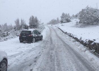 Reshje të dendura bore, probleme me rrugët në veri