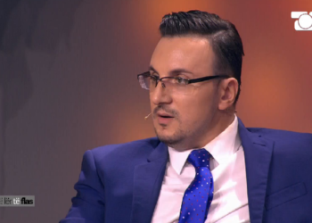 Eno Popi thyen rregullin, ndan foton e ëmbël me të bijën