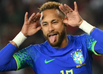 Modelja që “mori në qafë” Neymar, i publikohen bisedat erotike!