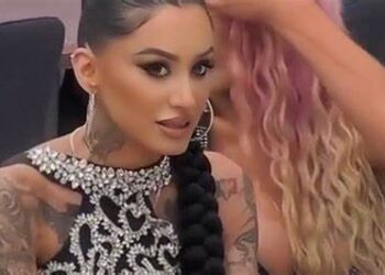 Emocionohet Alby! Merr dhuratën e ëmbël nga vajza e saj