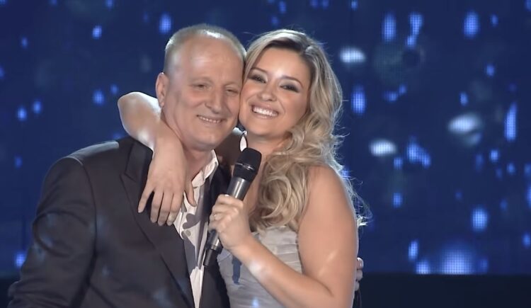 ‘Më iku një pjesë e shpirtit’/ Dedikimi prekës i Alketës për të atin