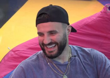 Dj PM “përkëdhel” nënën e tij në ditën e saj të lindjes!