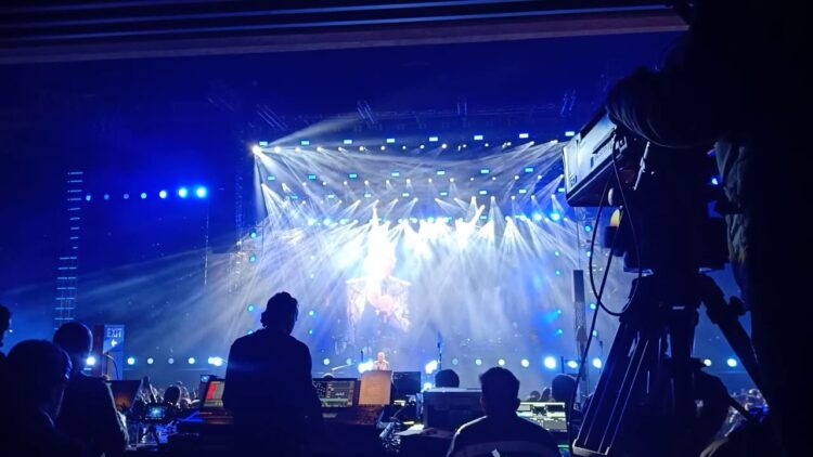 Tjetër tragjedi! Fansja ndërron jetë në koncertin e këngëtarit të njohur