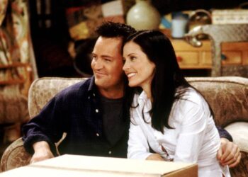 Një tjetër yll i “Friends” i bën homazhe Matthew Perry-t (VIDEO)