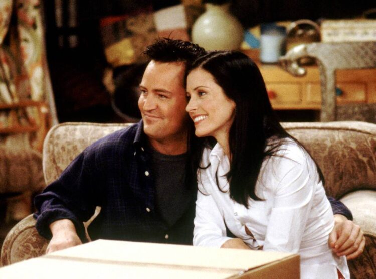 Një tjetër yll i “Friends” i bën homazhe Matthew Perry-t (VIDEO)