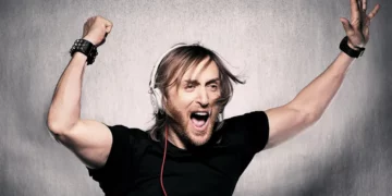 Dj i famshëm bëhet baba për herë të tretë