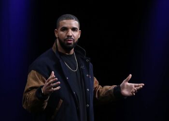 Drake ‘gdhend’ tatuazhin e ri në vetull, çfarë kuptimi ka?