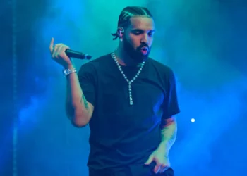 Pas 28 nëntorit, Drake surprizon shqiptarët (VIDEO)