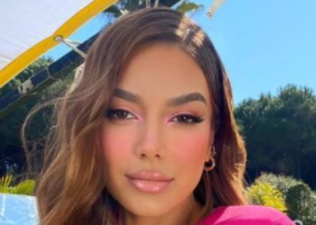 Nën hetim nga SPAK, Elvana do të performojë në Sheshin Skënderbej