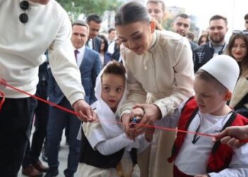 Studentja nga Shkupi ‘ngre’ bibliotekën e parë shqipe në Manastir