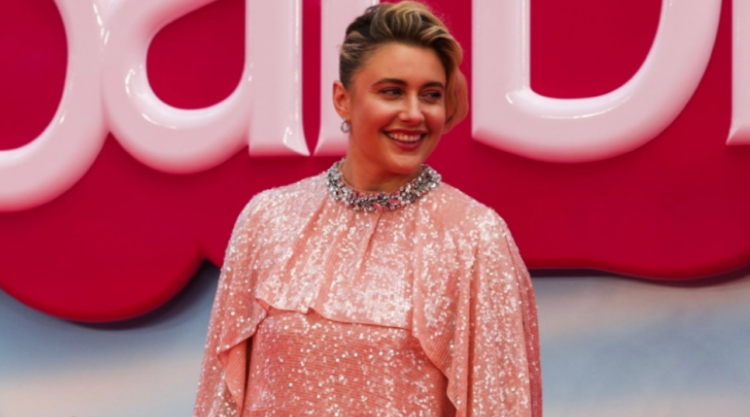 Greta Gerwig nderohet si regjisorja e vitit për ‘Barbie’