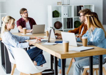 Katër shenja të horoskopit që do të nisin karrierën e tyre në vitin 2024