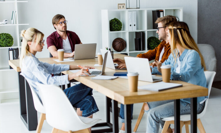 Katër shenja të horoskopit që do të nisin karrierën e tyre në vitin 2024