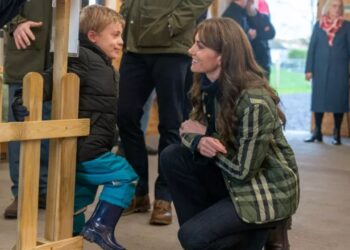 ‘Kush je ti?’/ Kate kapet në befasi nga një fëmijë, si përgjigjet ajo?