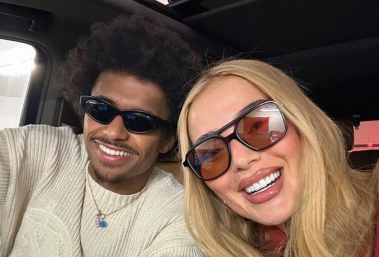 Karim shënon gol dhe ja dedikon Loredanës, gjesti i veçantë në fushë