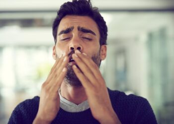 Pse nuk duhet ta mbani kurrë teshtimën tuaj?