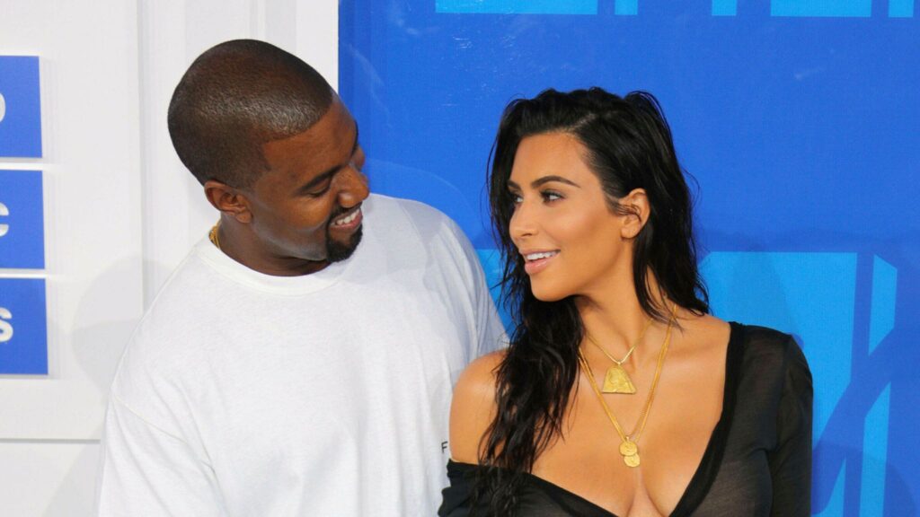 Kim Kardashian zbulon detaje rreth “jetesës së re” të Kanye West