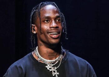“Më mirë vonë se kurrë”, Travis Scott, student në Universitetin e Harvardit