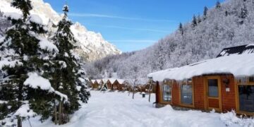 Dimri i vërtetë erdhi! Dëbora zbardh Veriun, disa zona zgjohen pa drita