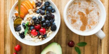 Ushqimet që duhet të hani çdo ditë për të qëndruar në formë