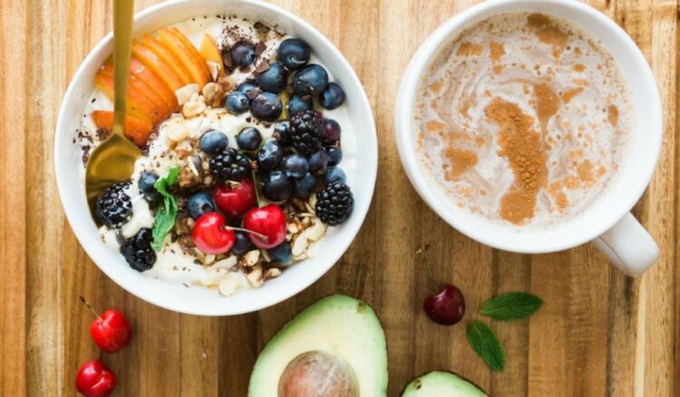 Ushqimet që duhet të hani çdo ditë për të qëndruar në formë