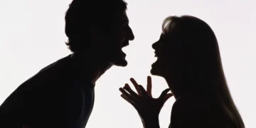 Frazat që nuk duhet t’ia thoni kurrë partnerit, sipas ekspertëve