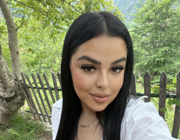 Çfarë ndodhi me Enisën që e detyroi të largohet papritur nga “Përputhen”?