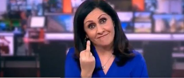 Spikerja e “BBC” nxjerr gishtin e mesit në transmetimin live (VIDEO)