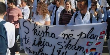 8 Dhjetor 2023: Rinia sot po i përmbush ambiciet në një vend të huaj