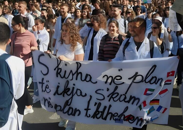 8 Dhjetor 2023: Rinia sot po i përmbush ambiciet në një vend të huaj