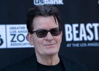 Aktori i njohur i humorit sulmohet me armë nga një grua!