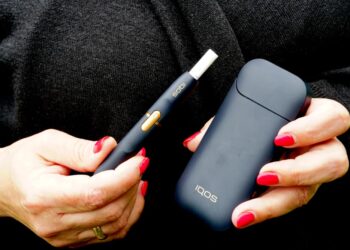 ‘iQOS’ s’të bën të pavarur nga cigarja! Shqipëria asnjë masë për ta ndaluar
